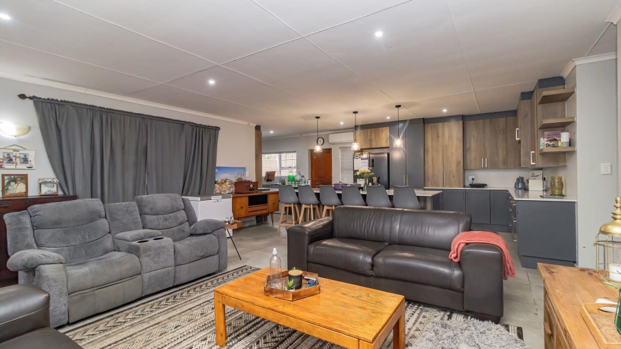 3 Bedroom Property for Sale in Fraaiuitsig Western Cape